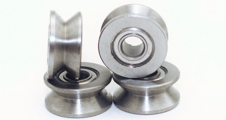 V-groove gate roller bearings